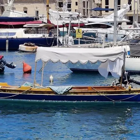 Πανσιόν Dghajsa